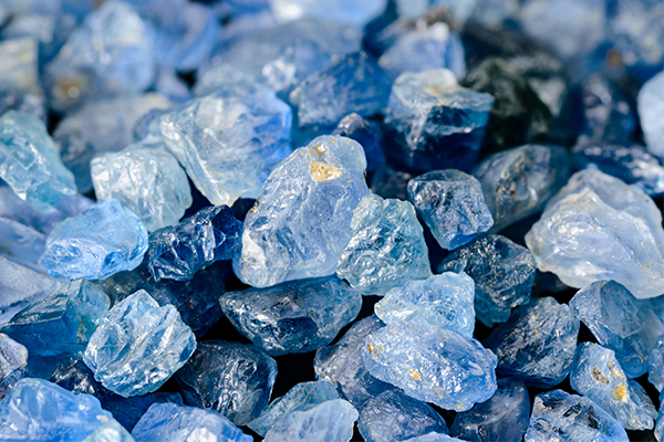 raw blue sapphire gemstones